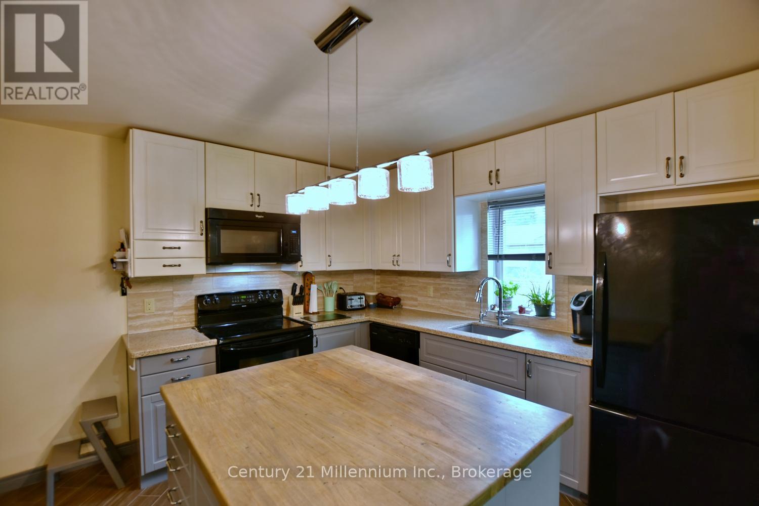 25 Berkely Street, Wasaga Beach, Ontario  L9Z 2N6 - Photo 18 - S13425884