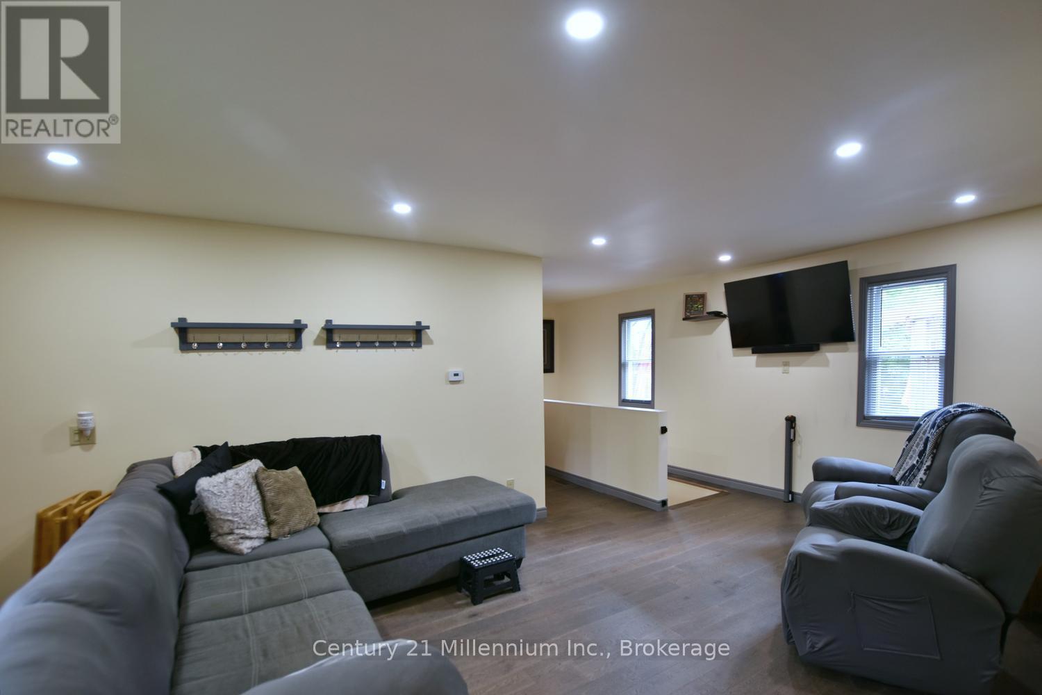 25 Berkely Street, Wasaga Beach, Ontario  L9Z 2N6 - Photo 22 - S13425884