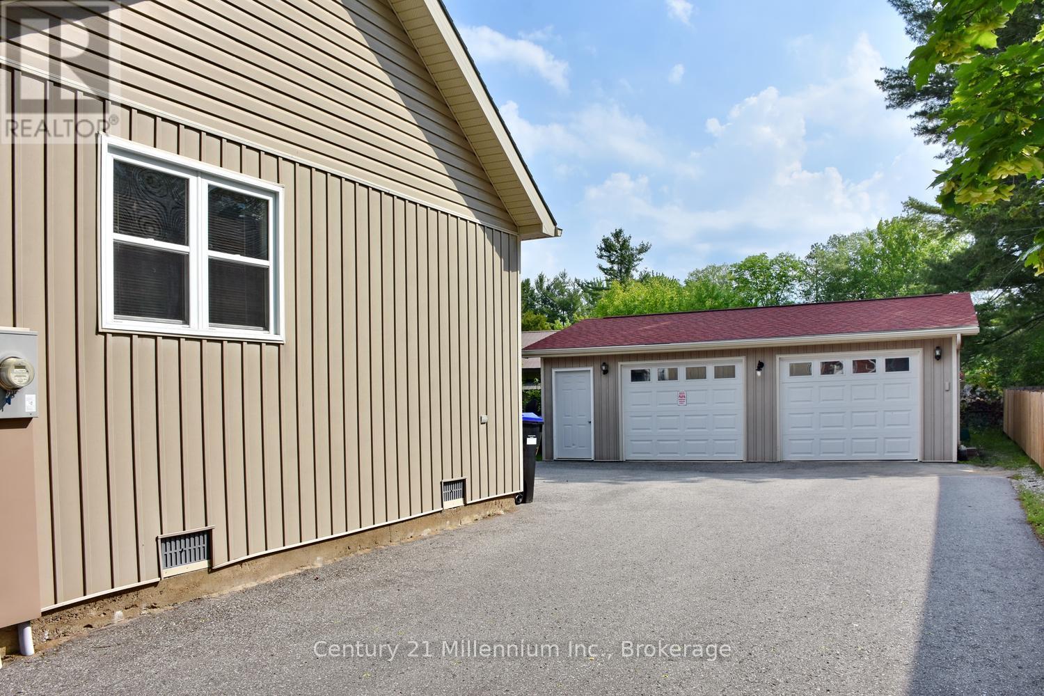25 Berkely Street, Wasaga Beach, Ontario  L9Z 2N6 - Photo 3 - S13425884