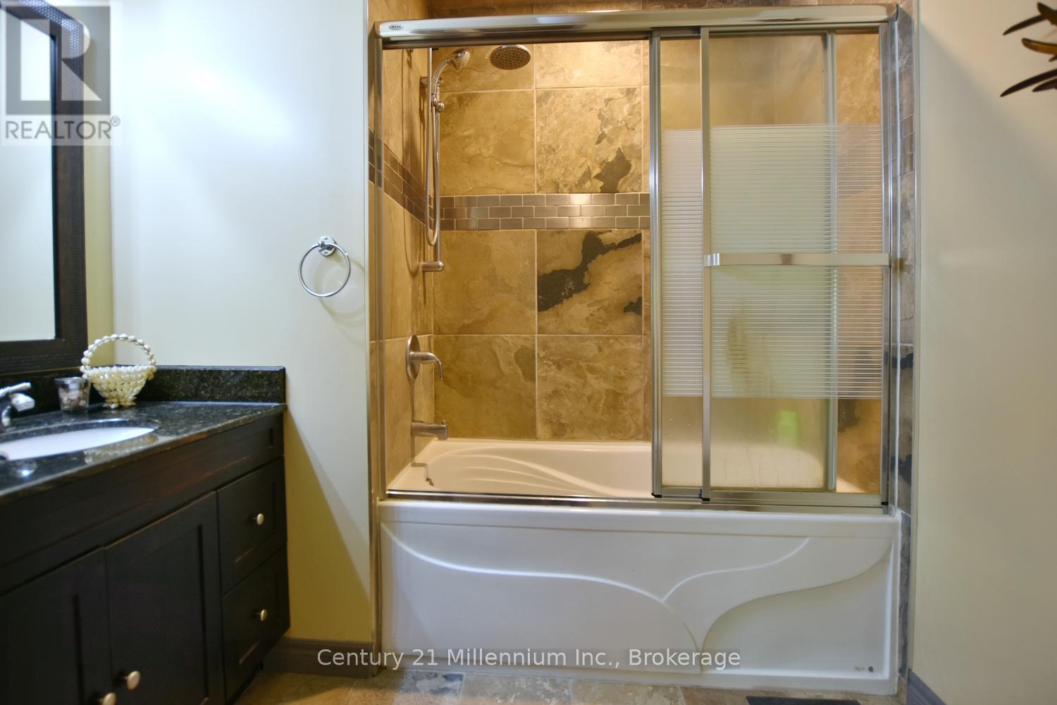 25 Berkely Street, Wasaga Beach, Ontario  L9Z 2N6 - Photo 32 - S13425884