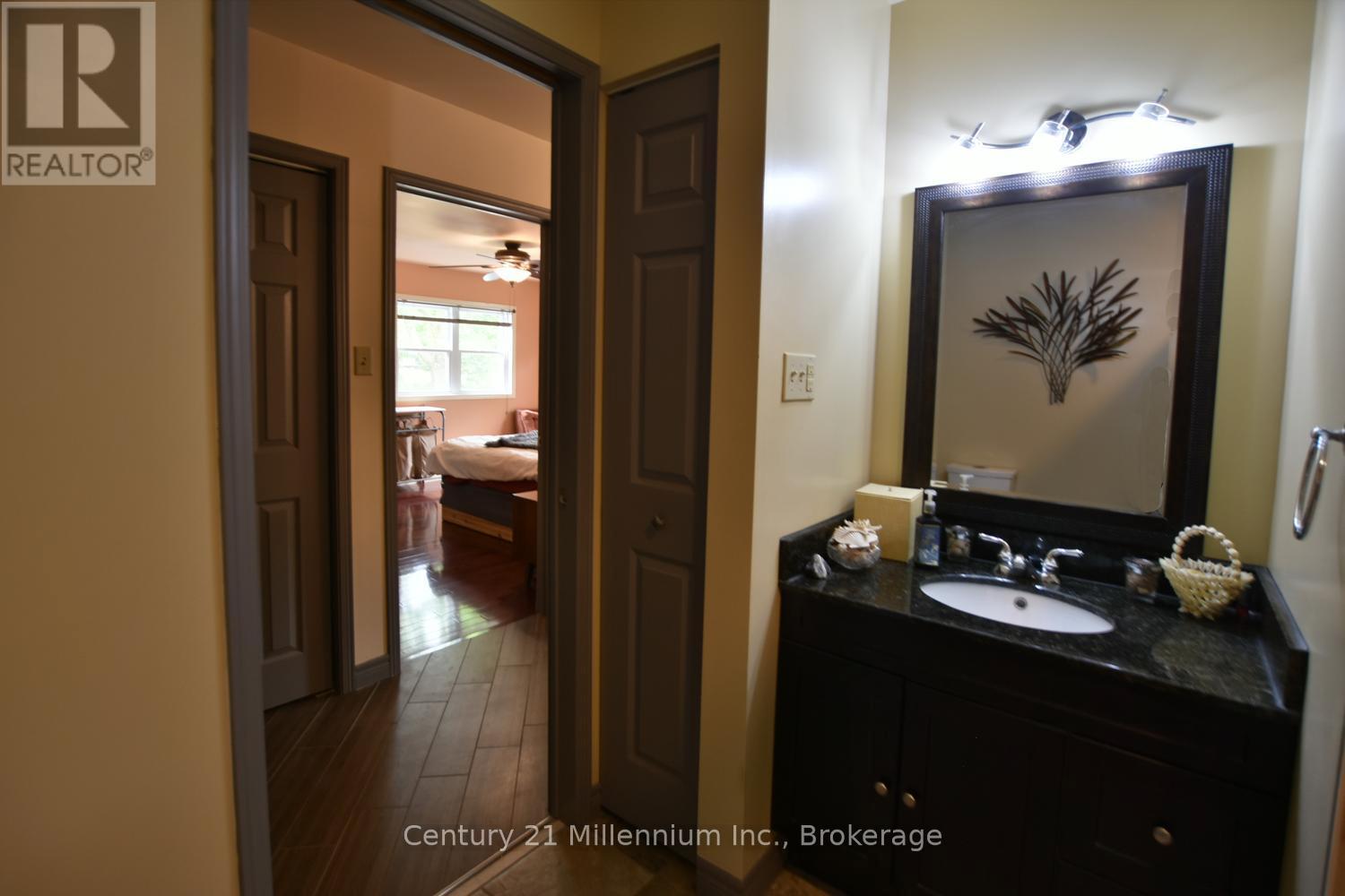 25 Berkely Street, Wasaga Beach, Ontario  L9Z 2N6 - Photo 33 - S13425884