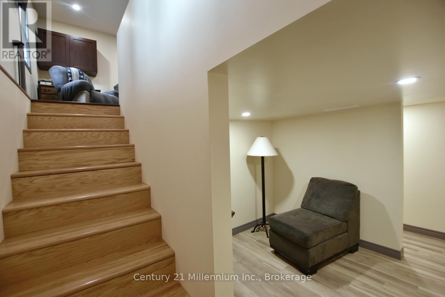 25 Berkely Street, Wasaga Beach, Ontario  L9Z 2N6 - Photo 38 - S13425884