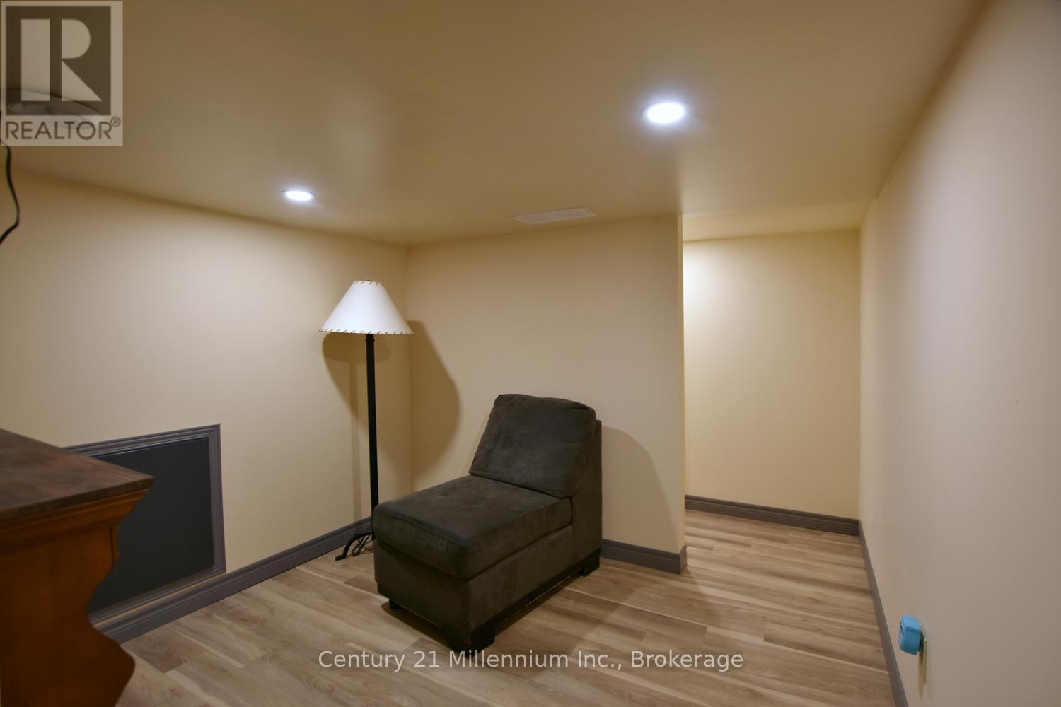 25 Berkely Street, Wasaga Beach, Ontario  L9Z 2N6 - Photo 39 - S13425884