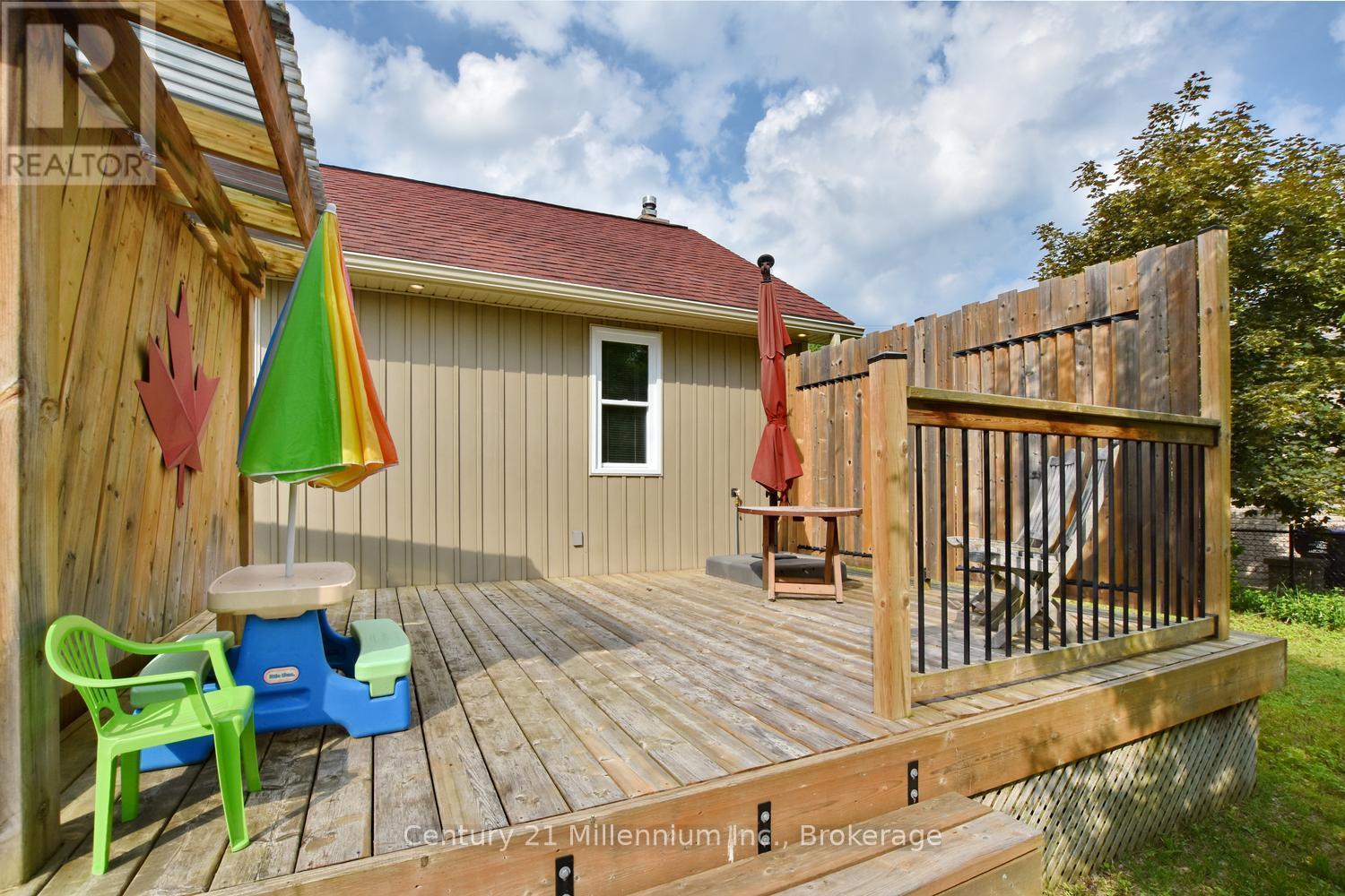 25 Berkely Street, Wasaga Beach, Ontario  L9Z 2N6 - Photo 8 - S13425884
