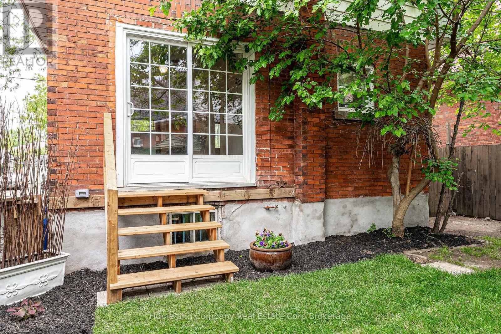 31 Milton Street, Stratford, Ontario  N5A 3T9 - Photo 23 - X13427082