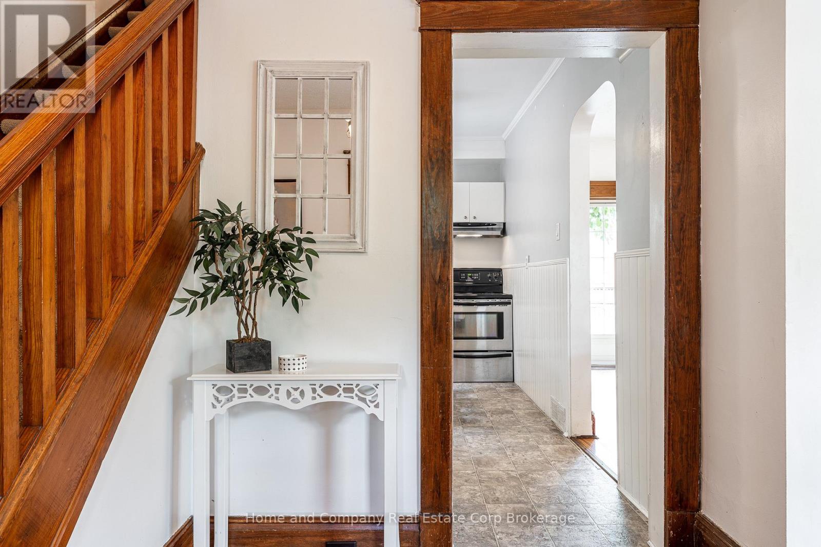31 Milton Street, Stratford, Ontario  N5A 3T9 - Photo 6 - X13427082