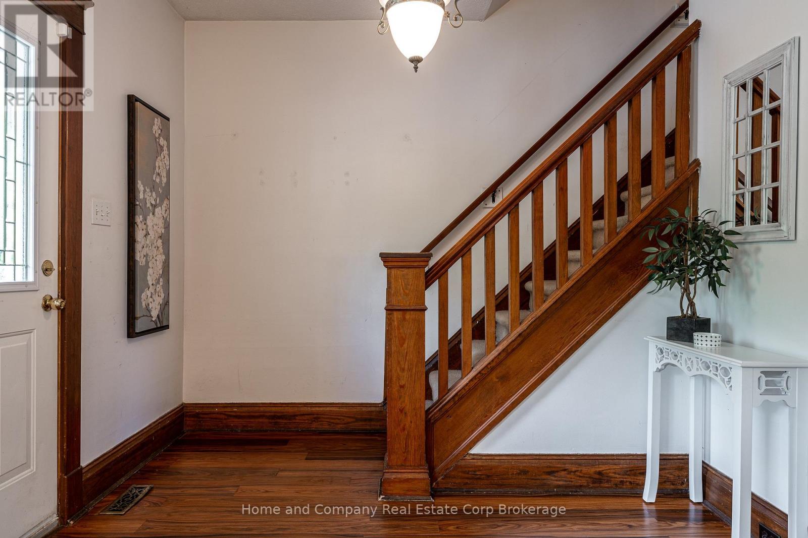 31 Milton Street, Stratford, Ontario  N5A 3T9 - Photo 8 - X13427082