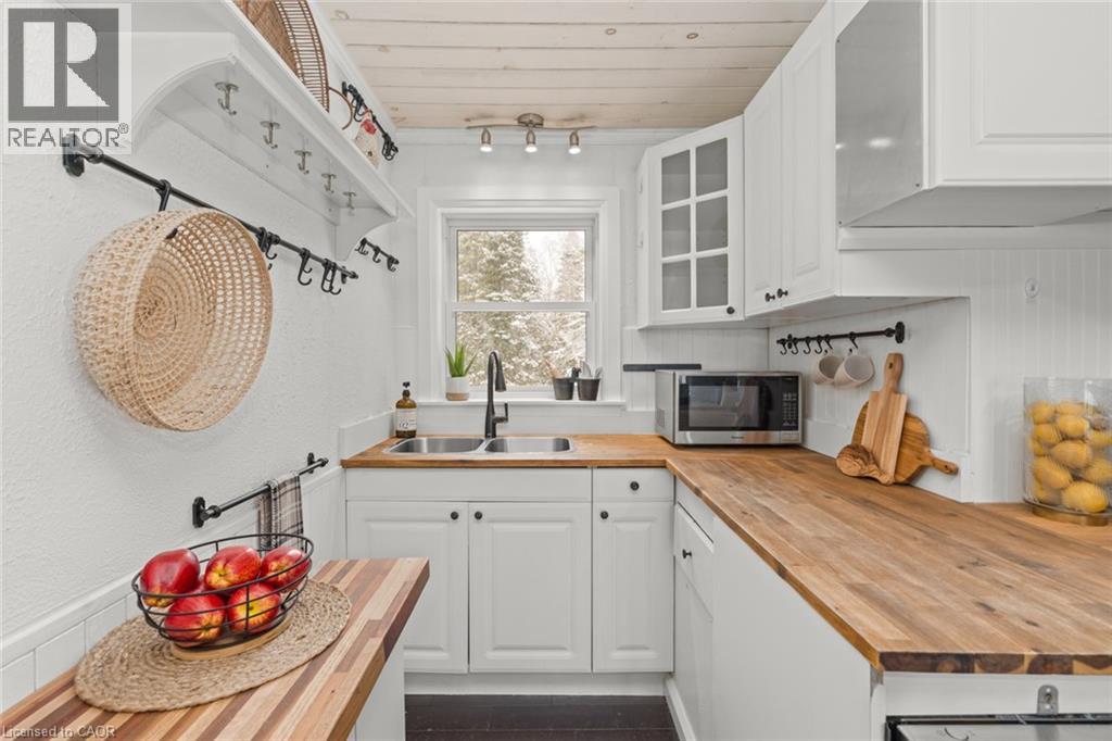 469 Rowanwood Road, Huntsville, Ontario  P0B 1M0 - Photo 17 - 40838238