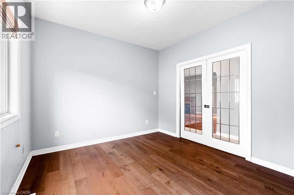 4 Clairfields Drive W, Guelph, Ontario  N1G 5H5 - Photo 12 - 40838419