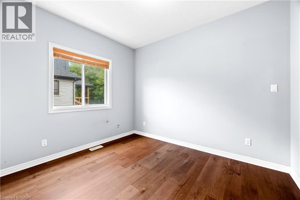 4 Clairfields Drive W, Guelph, Ontario  N1G 5H5 - Photo 14 - 40838419