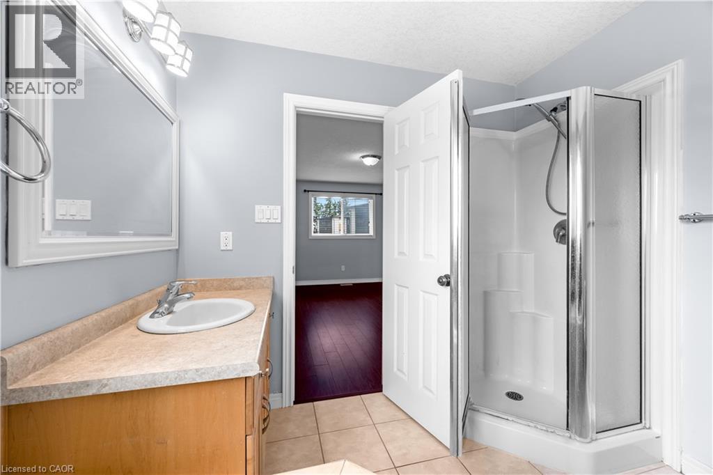 4 Clairfields Drive W, Guelph, Ontario  N1G 5H5 - Photo 33 - 40838419