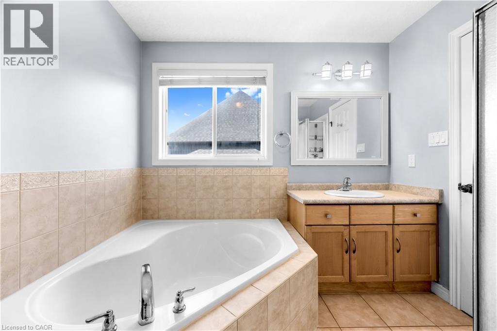 4 Clairfields Drive W, Guelph, Ontario  N1G 5H5 - Photo 34 - 40838419