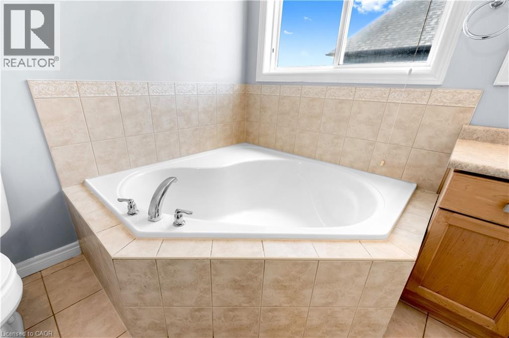 4 Clairfields Drive W, Guelph, Ontario  N1G 5H5 - Photo 35 - 40838419