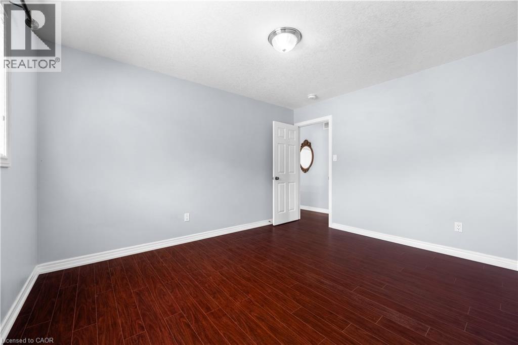 4 Clairfields Drive W, Guelph, Ontario  N1G 5H5 - Photo 41 - 40838419