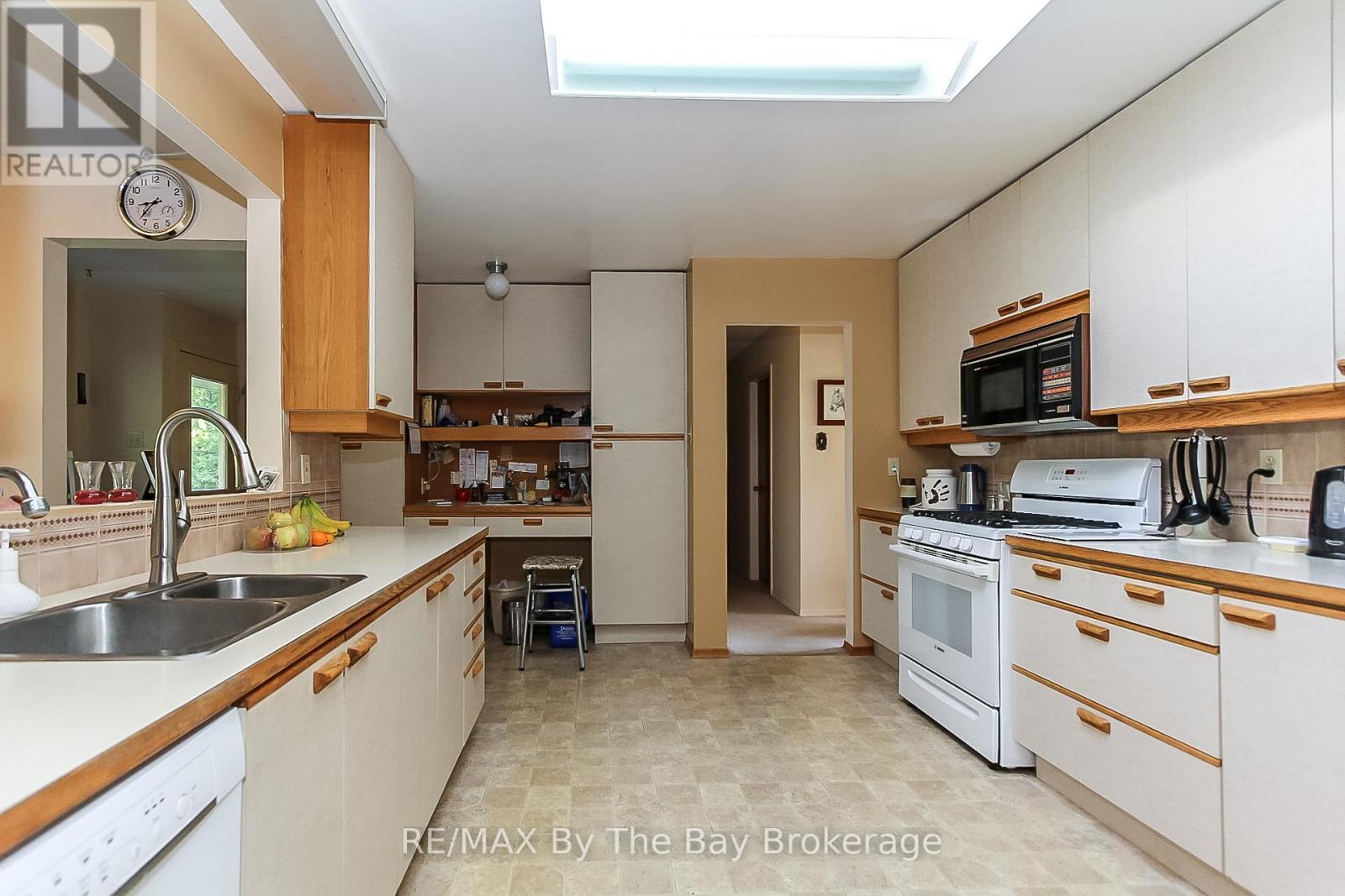 630 Sunnidale Road S, Wasaga Beach, Ontario  L9Z 1J7 - Photo 11 - S13427516