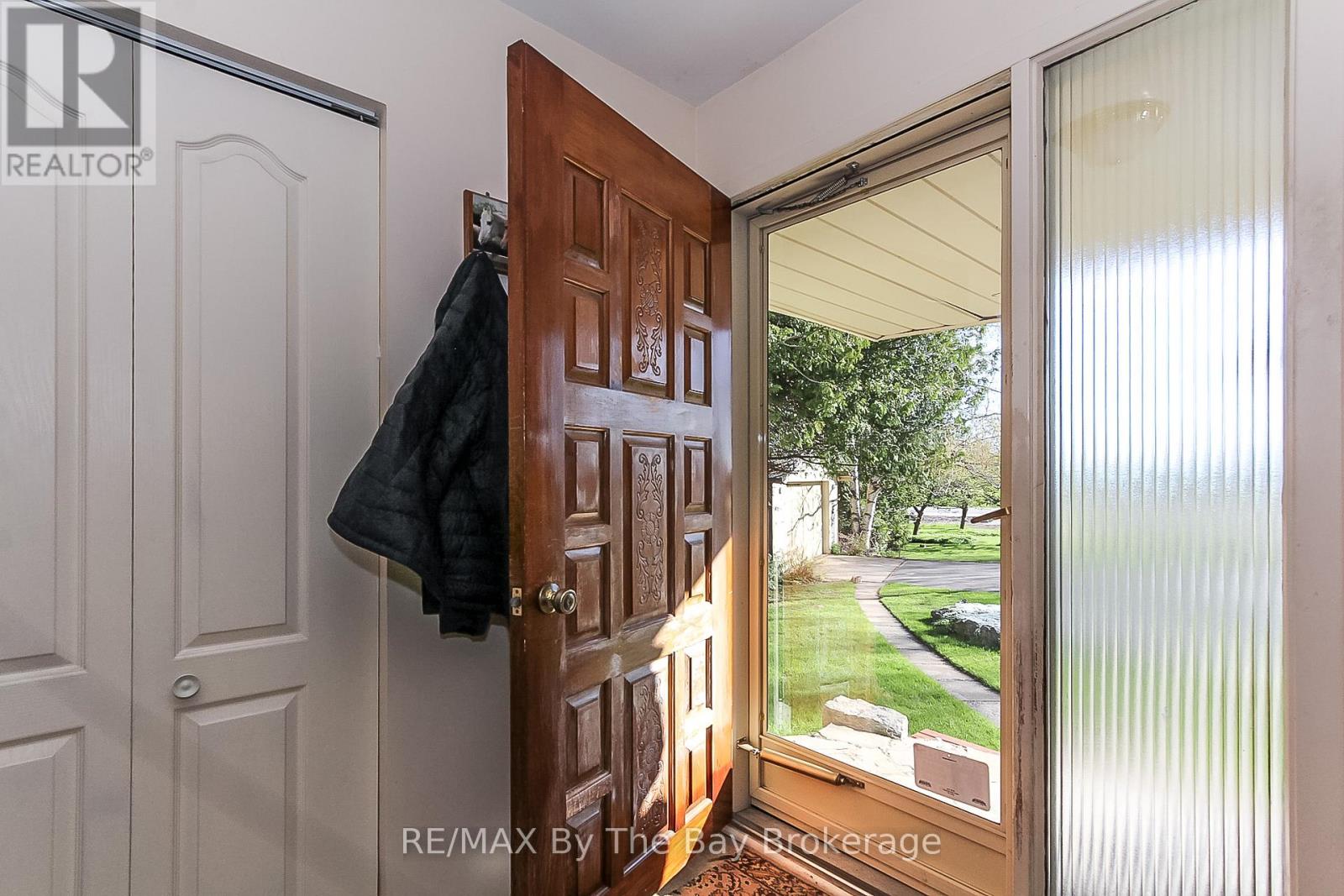 630 Sunnidale Road S, Wasaga Beach, Ontario  L9Z 1J7 - Photo 5 - S13427516