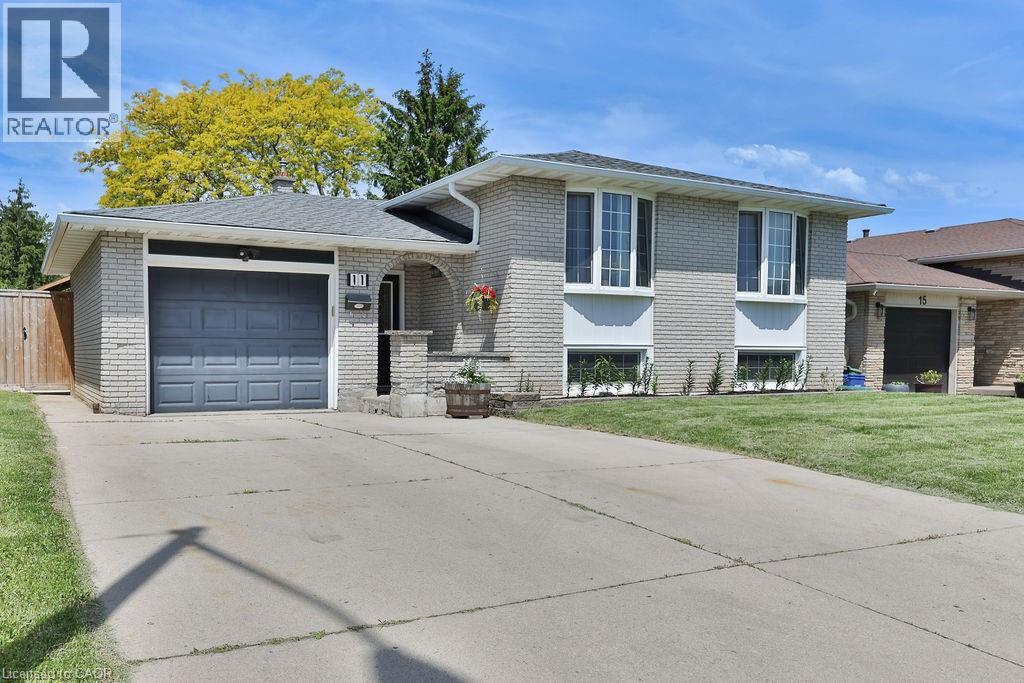 11 Lynwood Drive, Stoney Creek, Ontario  L8E 3E7 - Photo 2 - 40838732