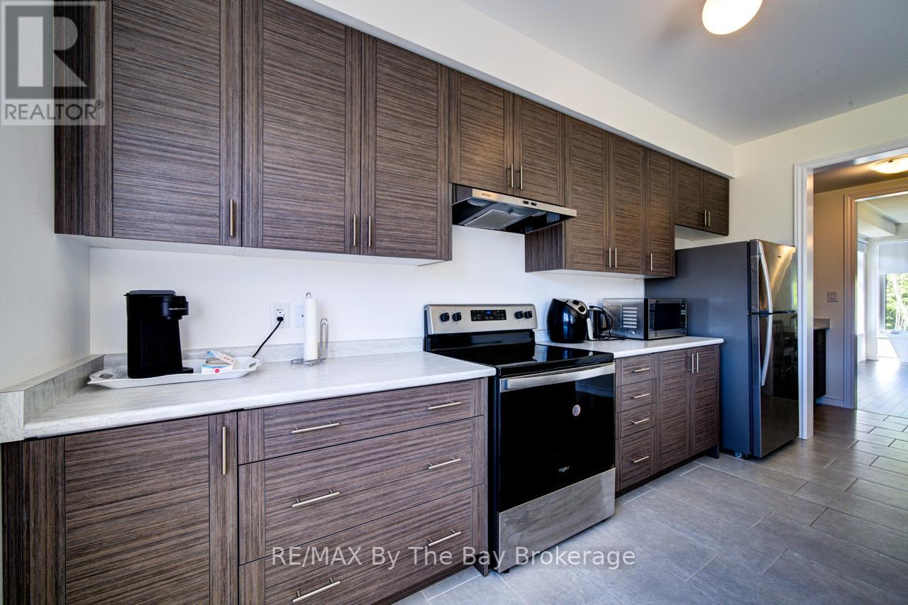166 Mapleside Drive, Wasaga Beach, Ontario  L9Z 3A5 - Photo 10 - S13428074