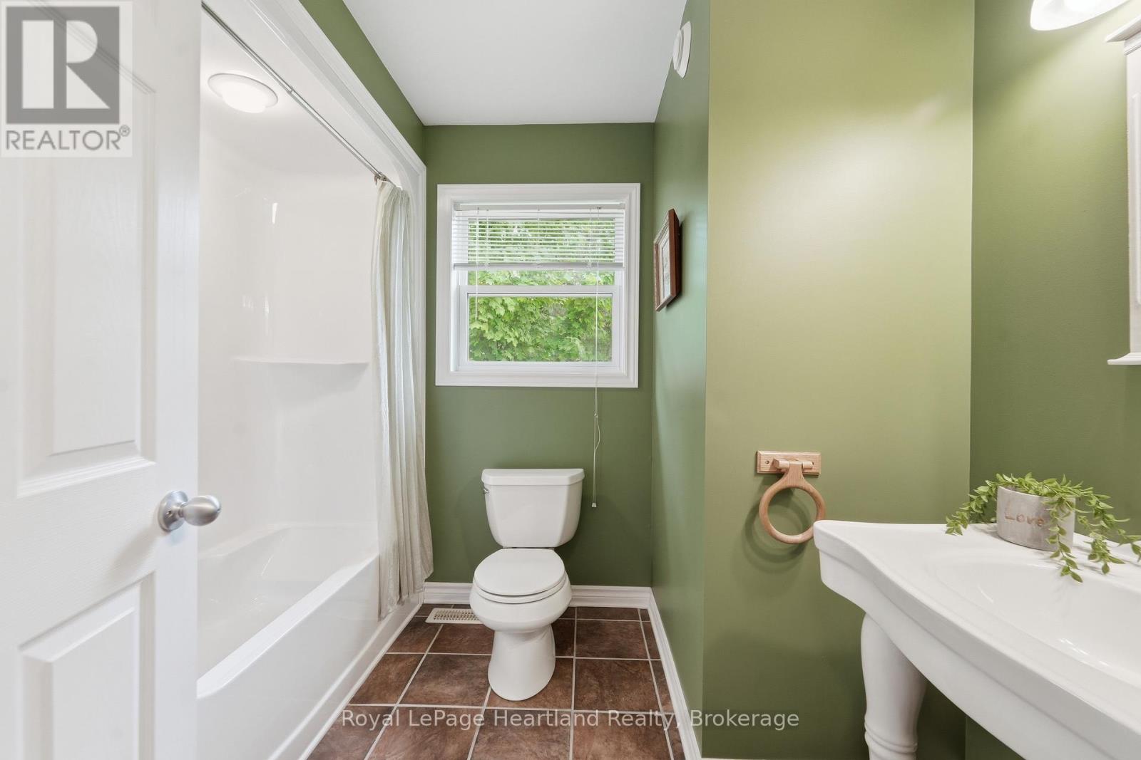 35095 Old River Road N, Bluewater, Ontario  N0M 1G0 - Photo 14 - X13428106