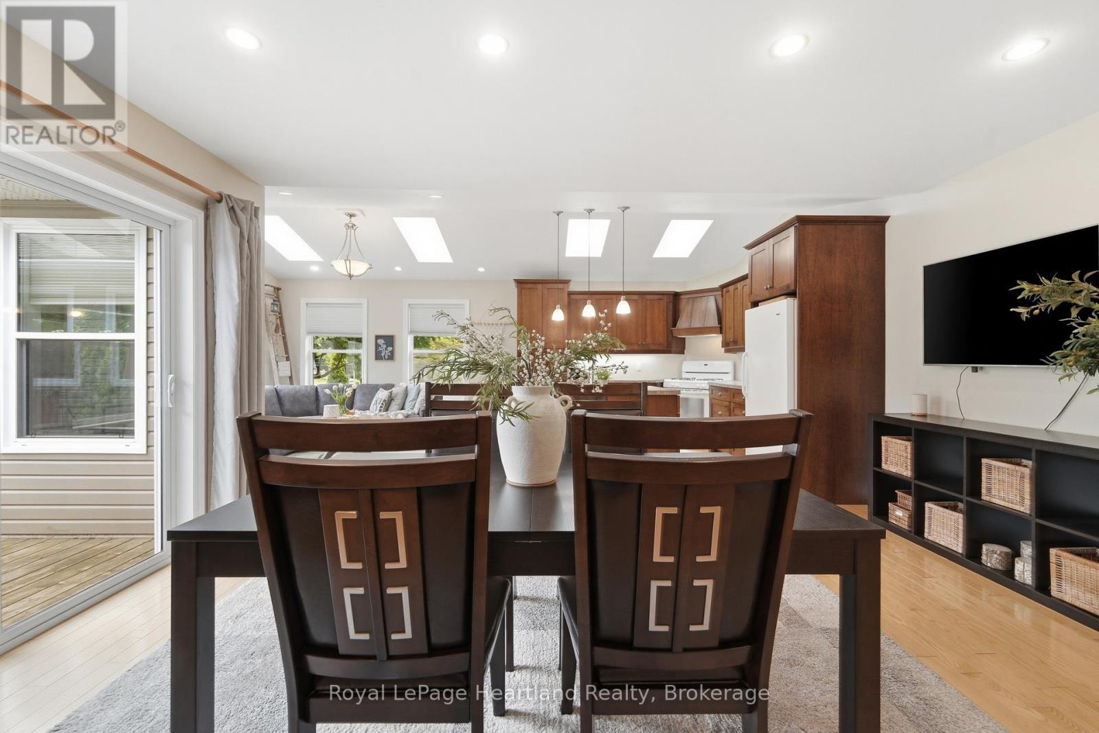 35095 Old River Road N, Bluewater, Ontario  N0M 1G0 - Photo 5 - X13428106