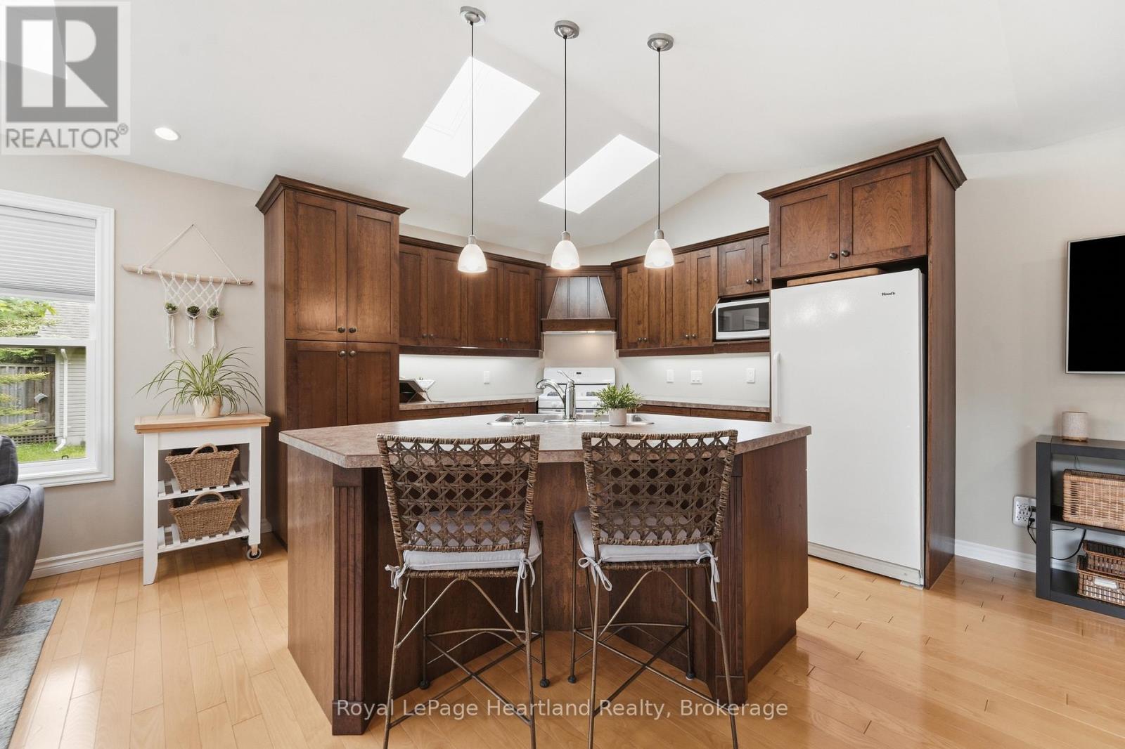 35095 Old River Road N, Bluewater, Ontario  N0M 1G0 - Photo 8 - X13428106