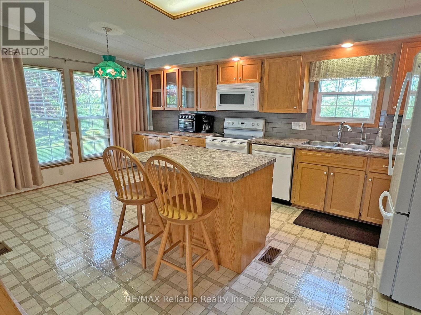 144 Sandbagger Crescent, Central Huron, Ontario  N0M 1G0 - Photo 9 - X13428474
