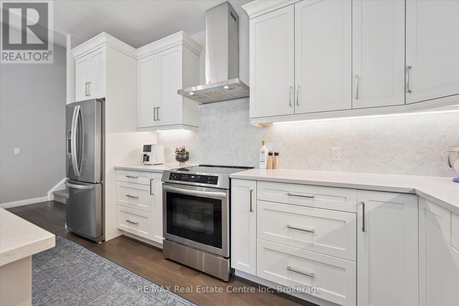 10 Craighead Drive, Centre Wellington, Ontario  N1M 2Z2 - Photo 6 - X13428556