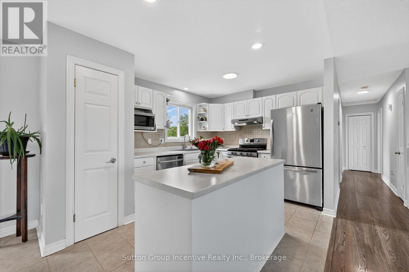 5 Marl Creek Drive, Springwater, Ontario  L0L 2K0 - Photo 15 - S13429384