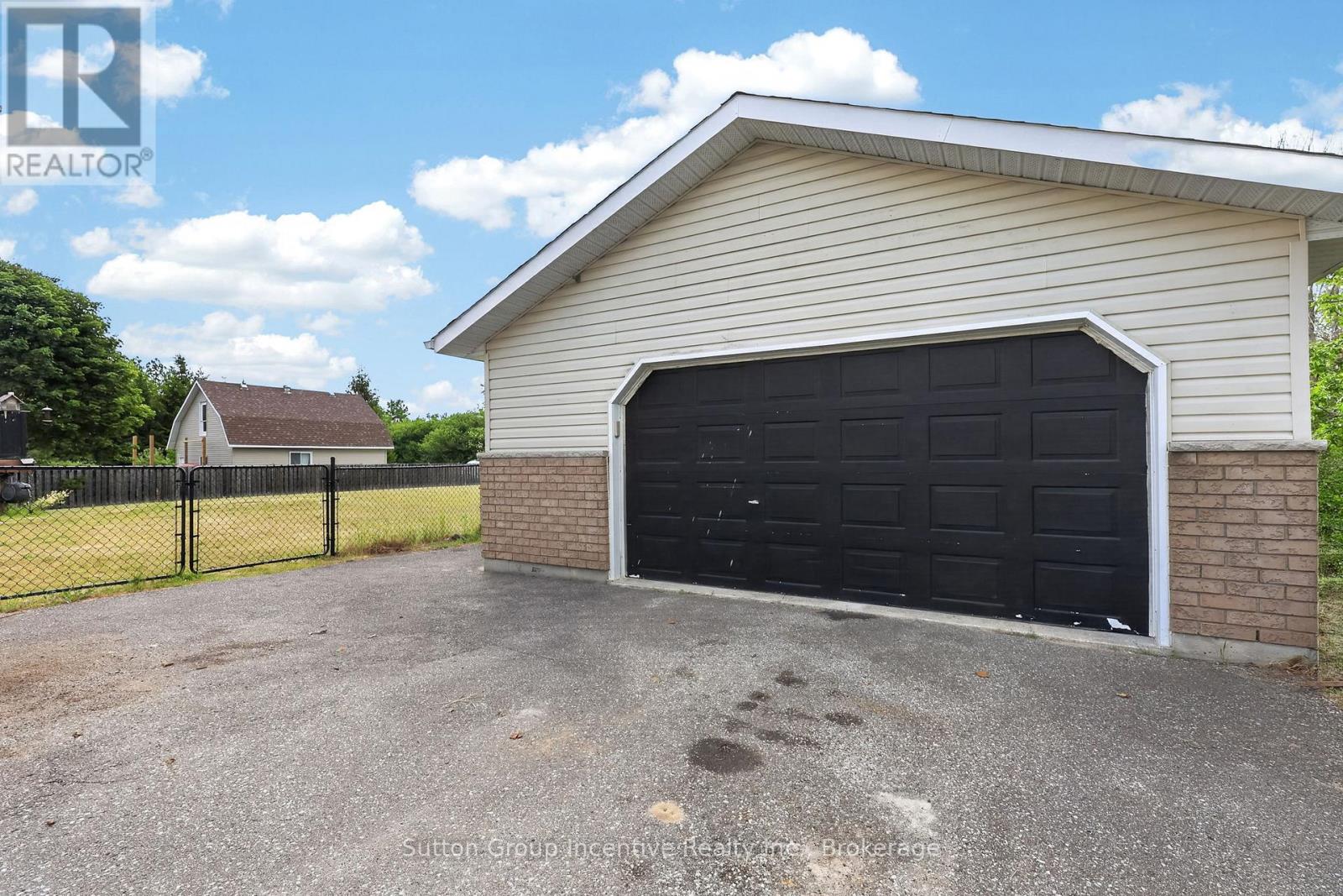 5 Marl Creek Drive, Springwater, Ontario  L0L 2K0 - Photo 5 - S13429384