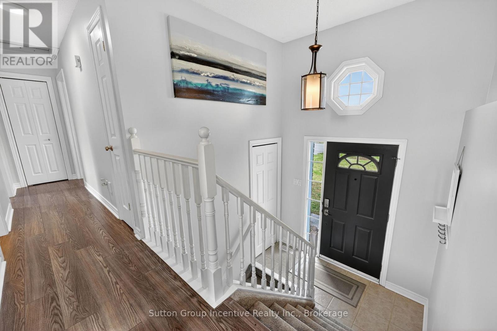 5 Marl Creek Drive, Springwater, Ontario  L0L 2K0 - Photo 7 - S13429384