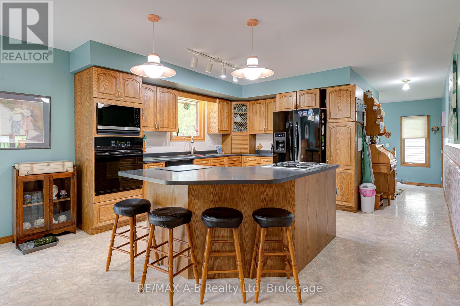 137 Mitchell Court, West Perth, Ontario  N0K 1N0 - Photo 11 - X13429514