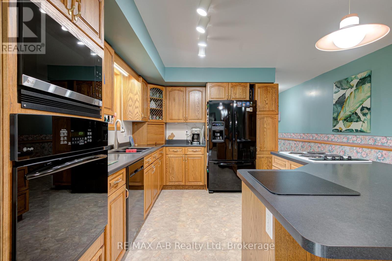 137 Mitchell Court, West Perth, Ontario  N0K 1N0 - Photo 12 - X13429514