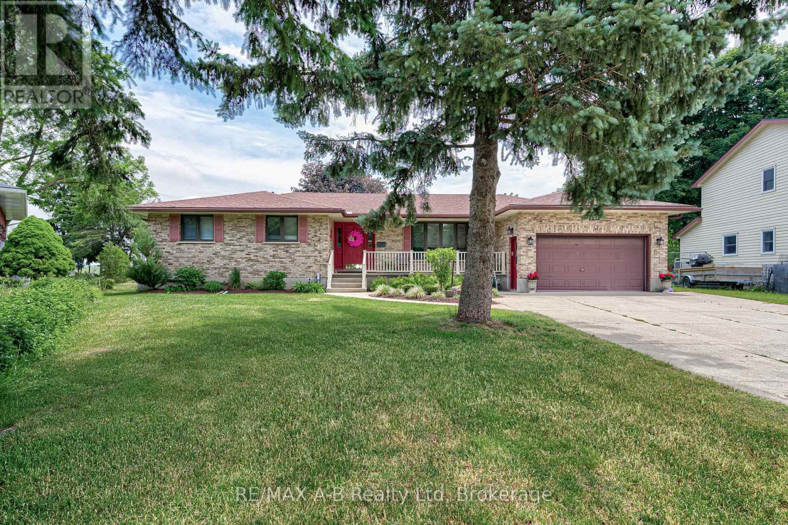 137 Mitchell Court, West Perth, Ontario  N0K 1N0 - Photo 2 - X13429514
