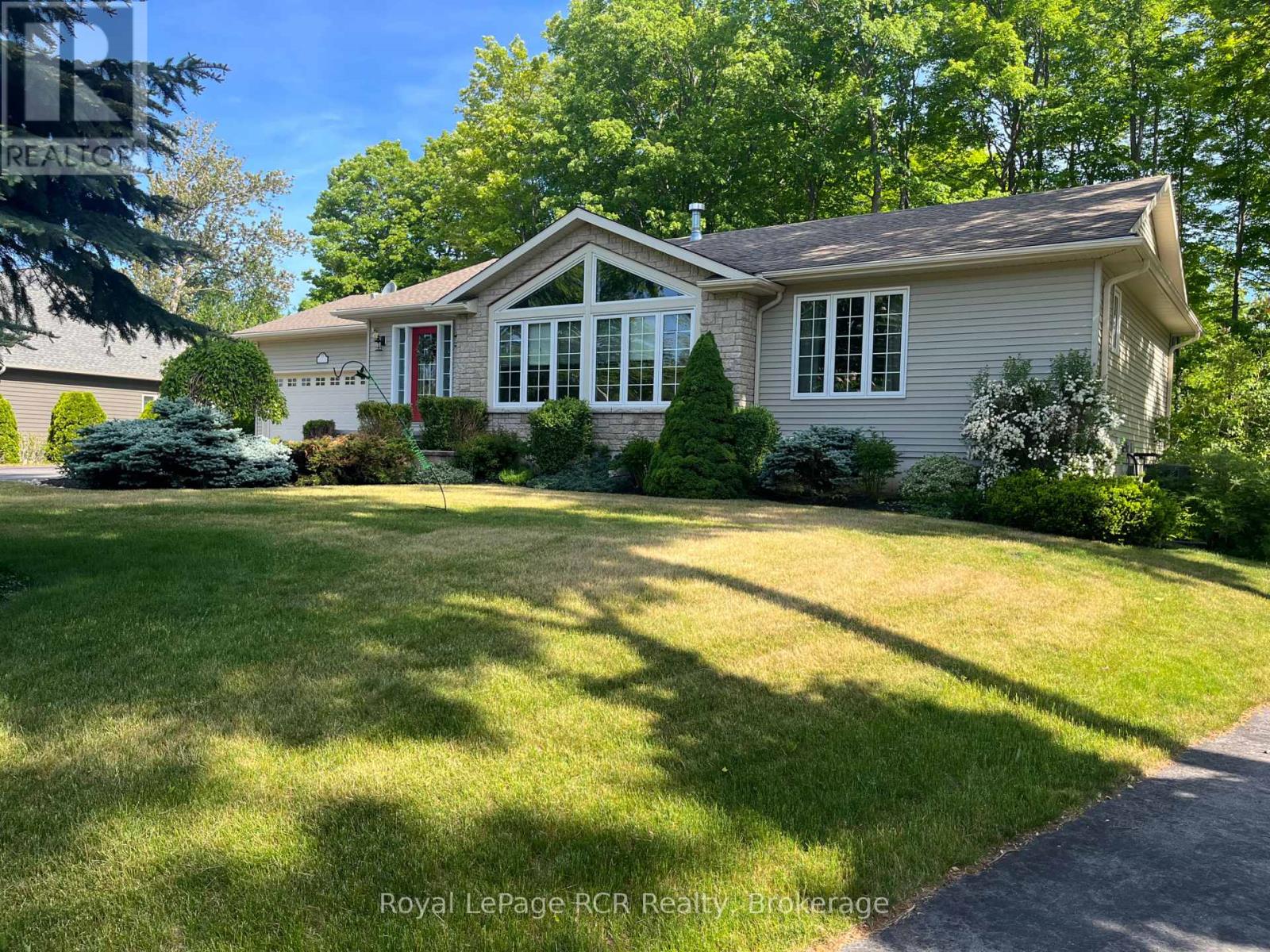 14 Frederick Street, South Bruce Peninsula, Ontario  N0H 2G0 - Photo 2 - X13429800