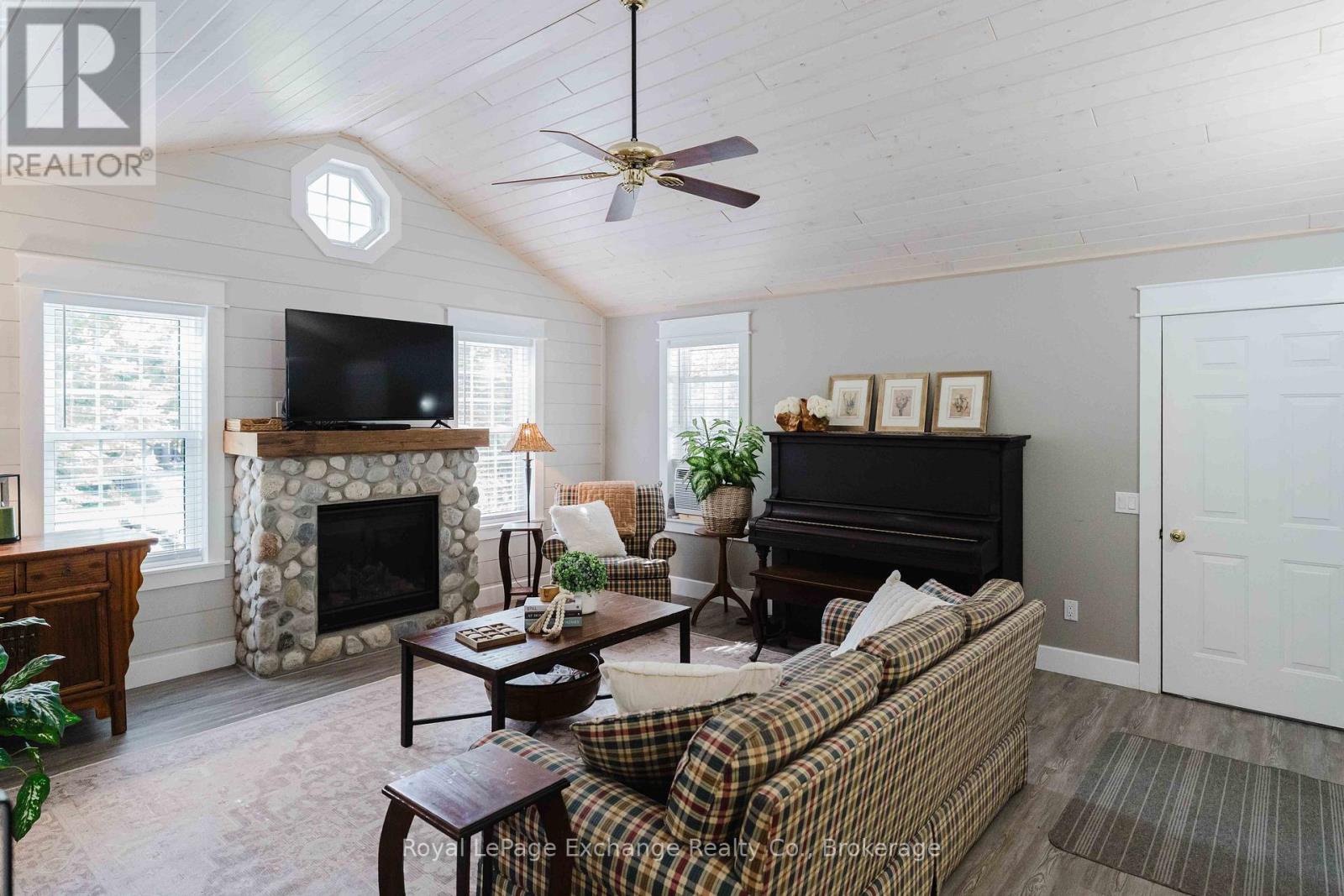 719 York Avenue N, South Bruce Peninsula, Ontario  N0H 2G0 - Photo 11 - X13429908