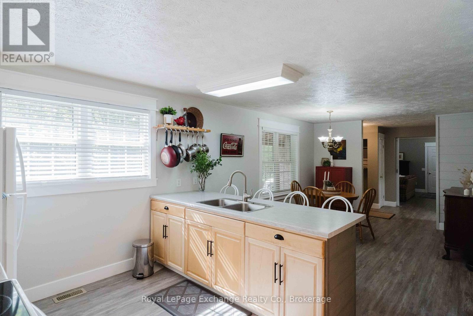 719 York Avenue N, South Bruce Peninsula, Ontario  N0H 2G0 - Photo 29 - X13429908