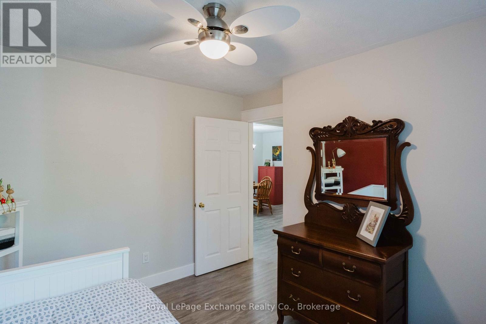 719 York Avenue N, South Bruce Peninsula, Ontario  N0H 2G0 - Photo 35 - X13429908