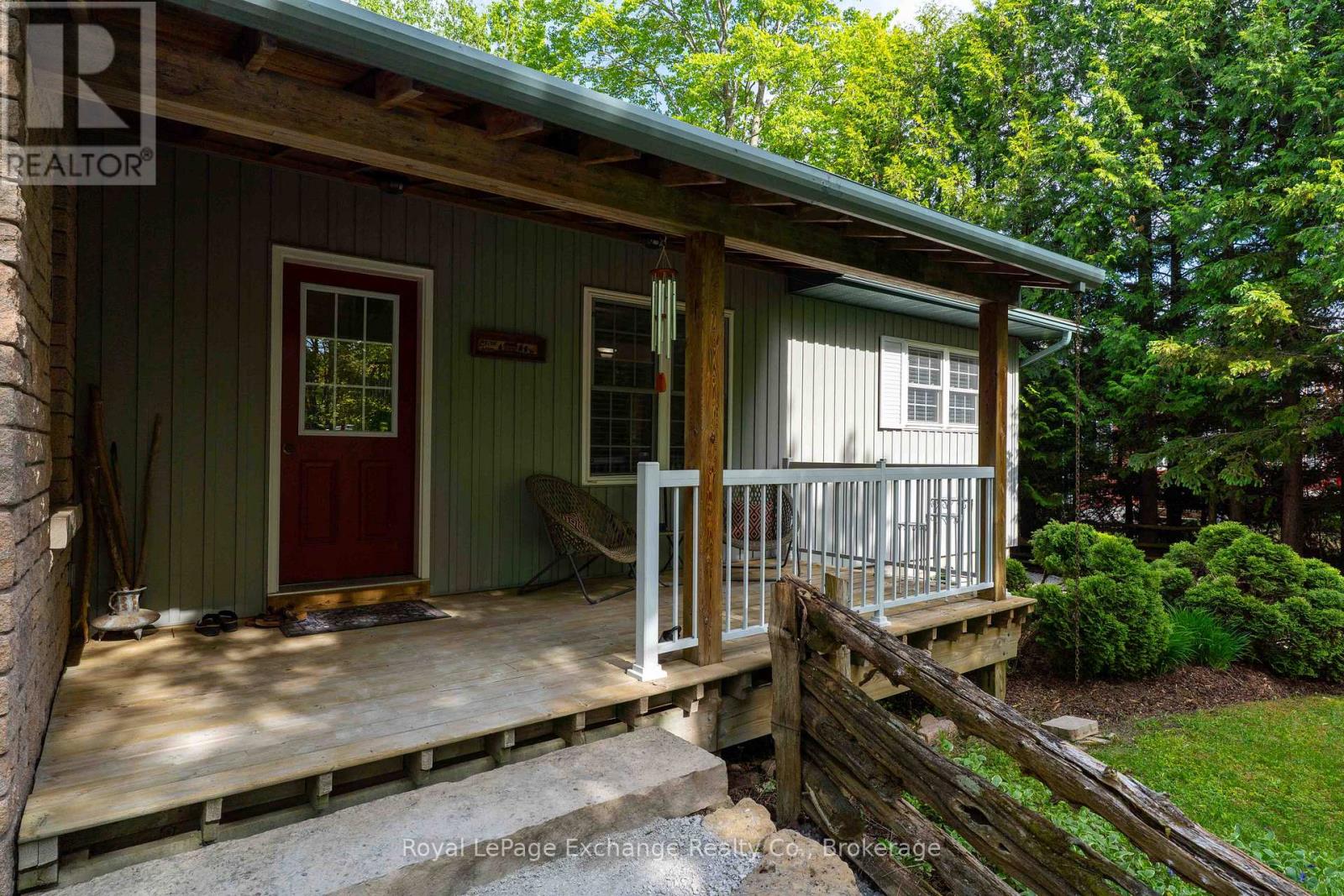 719 York Avenue N, South Bruce Peninsula, Ontario  N0H 2G0 - Photo 4 - X13429908