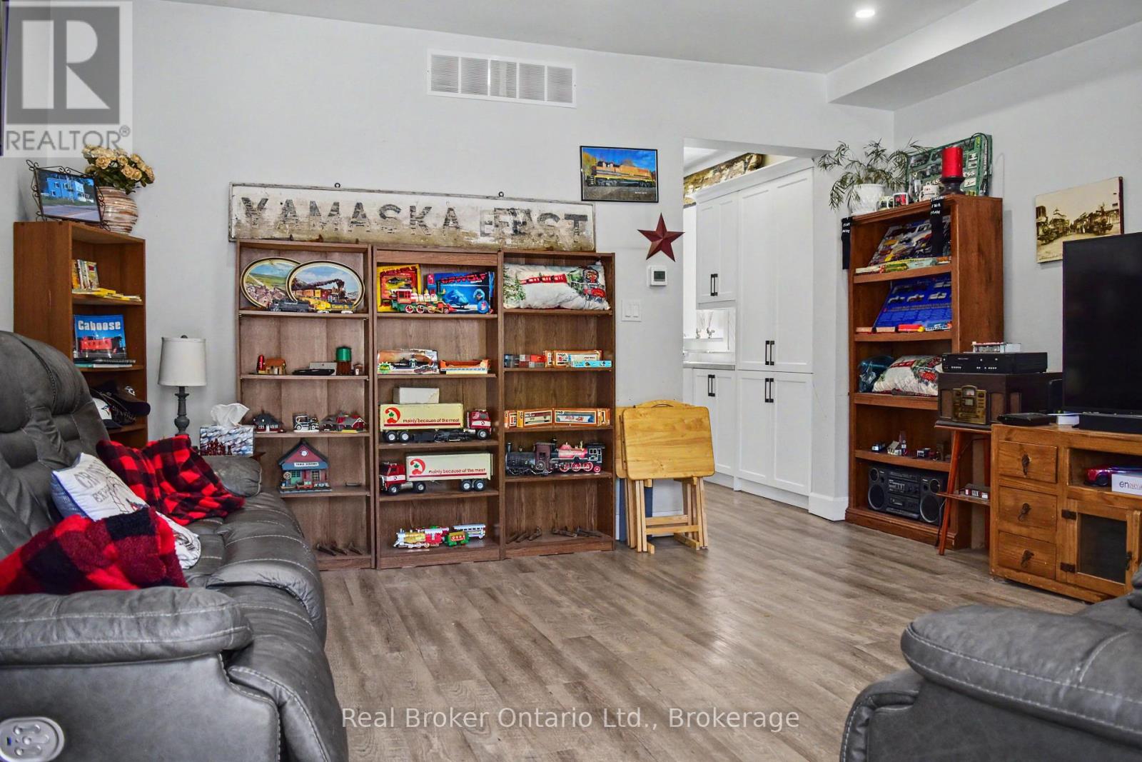 523 Mill Street, West Grey, Ontario  N0G 2M0 - Photo 6 - X13429966