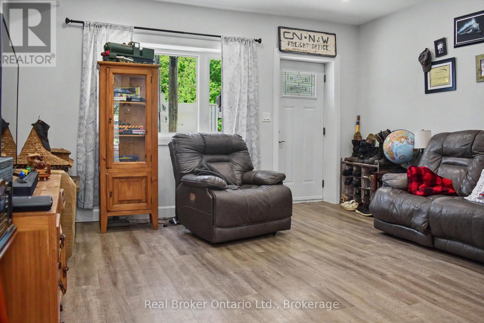 523 Mill Street, West Grey, Ontario  N0G 2M0 - Photo 7 - X13429966