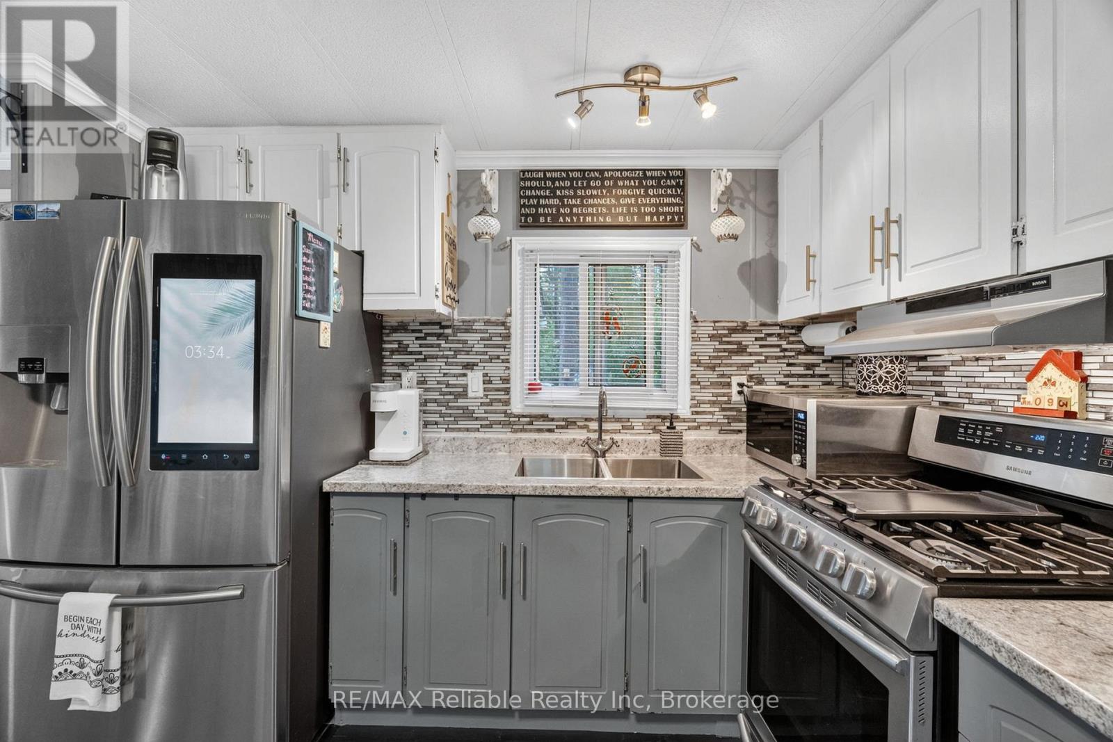 401 Sugar Maple Drive, Central Huron, Ontario  N0M 1G0 - Photo 18 - X13430056