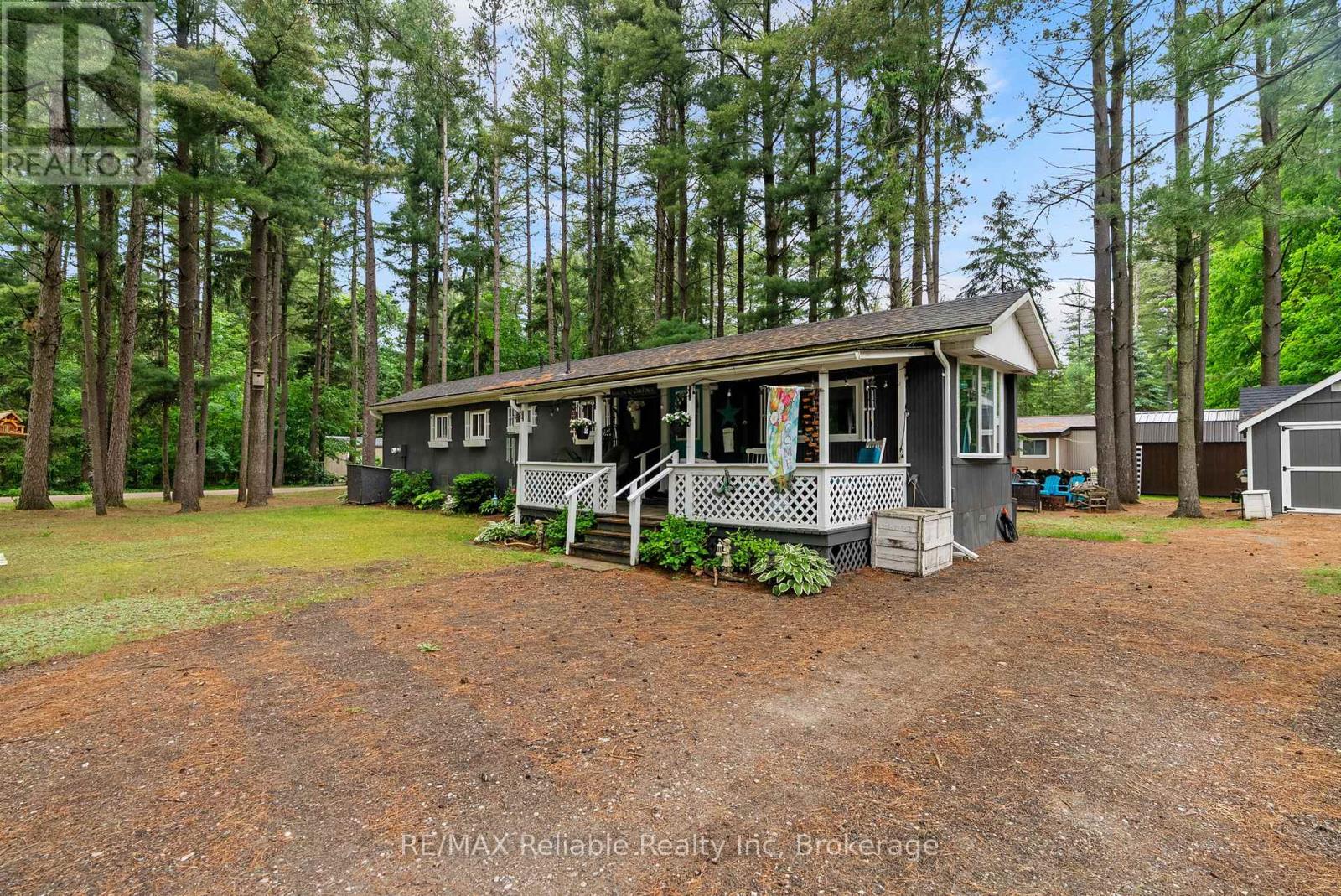 401 Sugar Maple Drive, Central Huron, Ontario  N0M 1G0 - Photo 3 - X13430056
