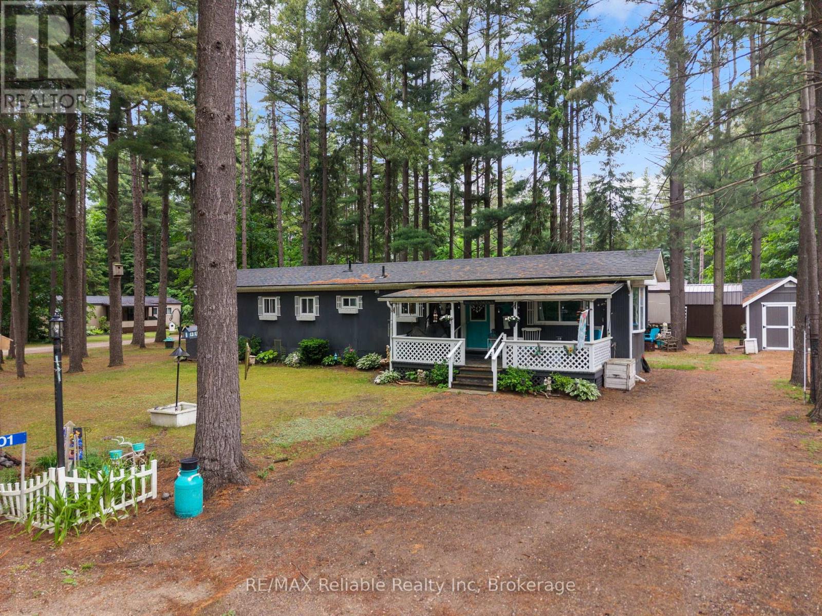 401 Sugar Maple Drive, Central Huron, Ontario  N0M 1G0 - Photo 4 - X13430056