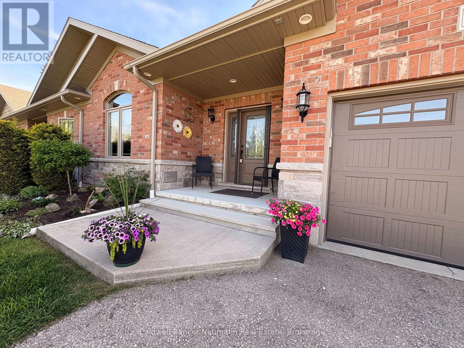 12 Brown Street S, Minto, Ontario  N0G 1M0 - Photo 2 - X13430596