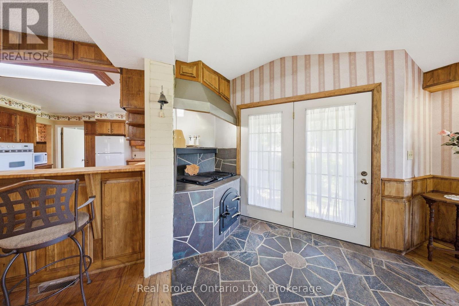 800 Tremaine Avenue S, North Perth, Ontario  N4W 3G9 - Photo 16 - X13430726