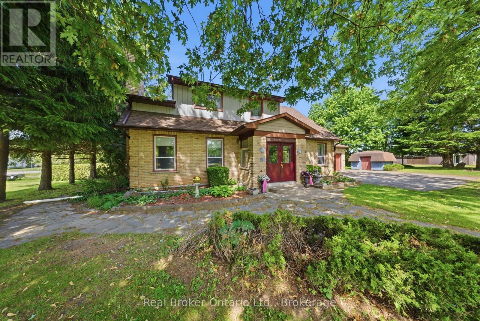 800 Tremaine Avenue S, North Perth, Ontario  N4W 3G9 - Photo 2 - X13430726