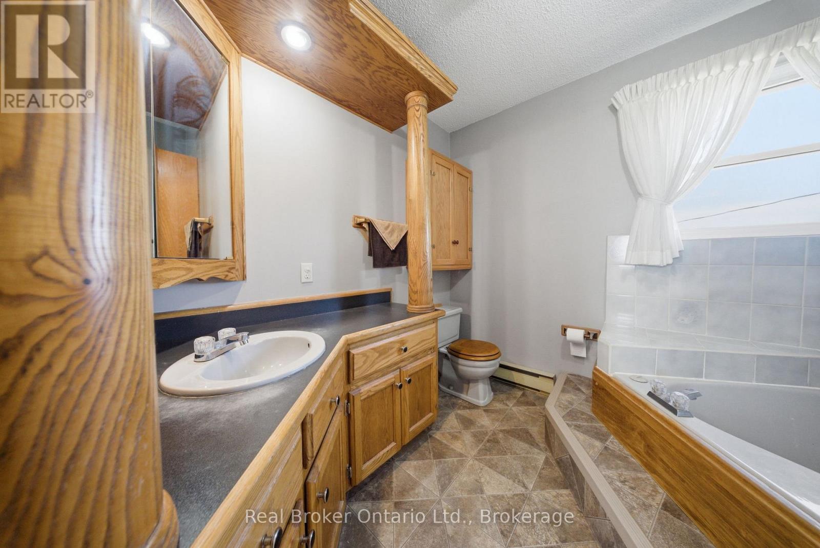 800 Tremaine Avenue S, North Perth, Ontario  N4W 3G9 - Photo 25 - X13430726