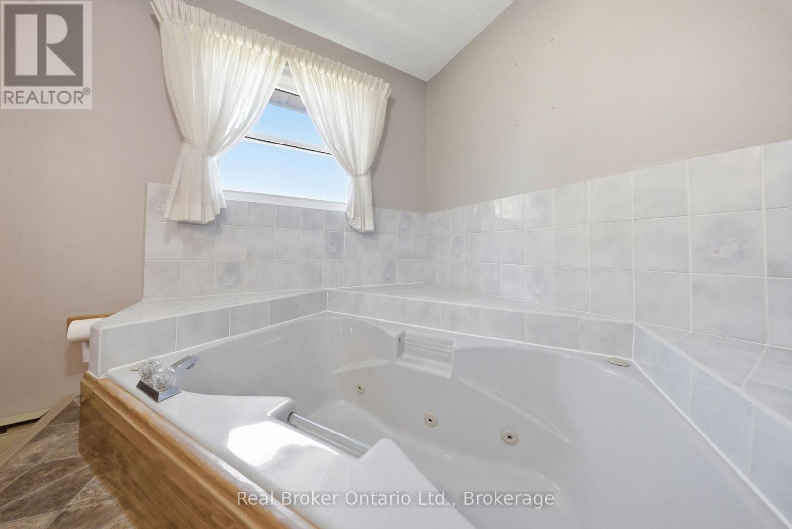 800 Tremaine Avenue S, North Perth, Ontario  N4W 3G9 - Photo 26 - X13430726
