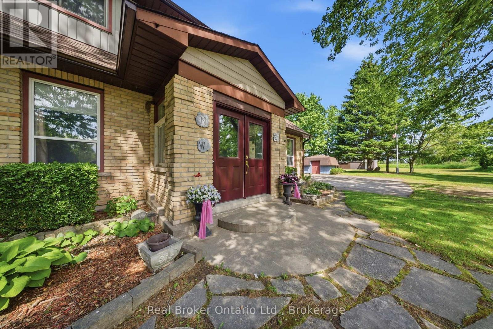 800 Tremaine Avenue S, North Perth, Ontario  N4W 3G9 - Photo 4 - X13430726