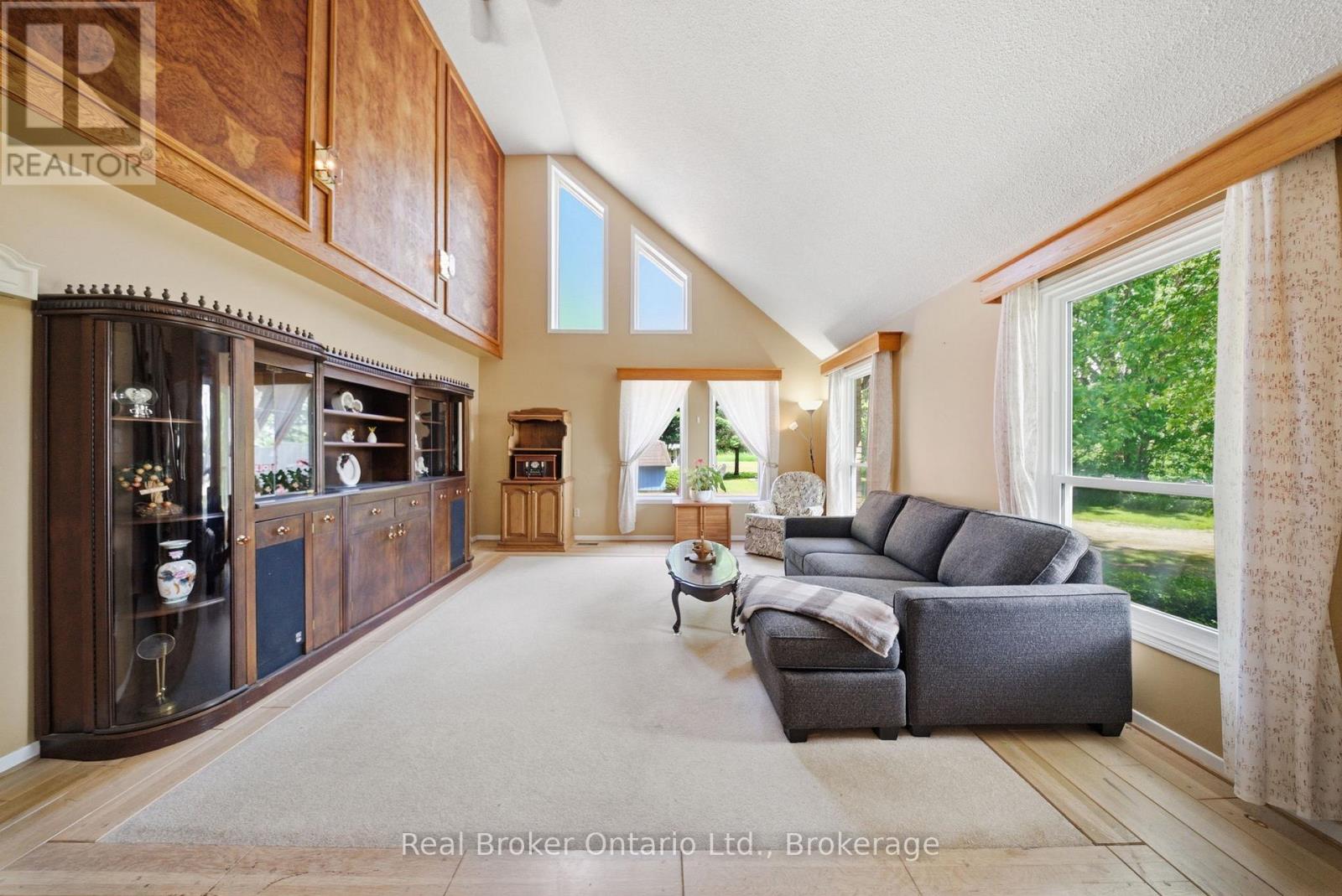 800 Tremaine Avenue S, North Perth, Ontario  N4W 3G9 - Photo 6 - X13430726